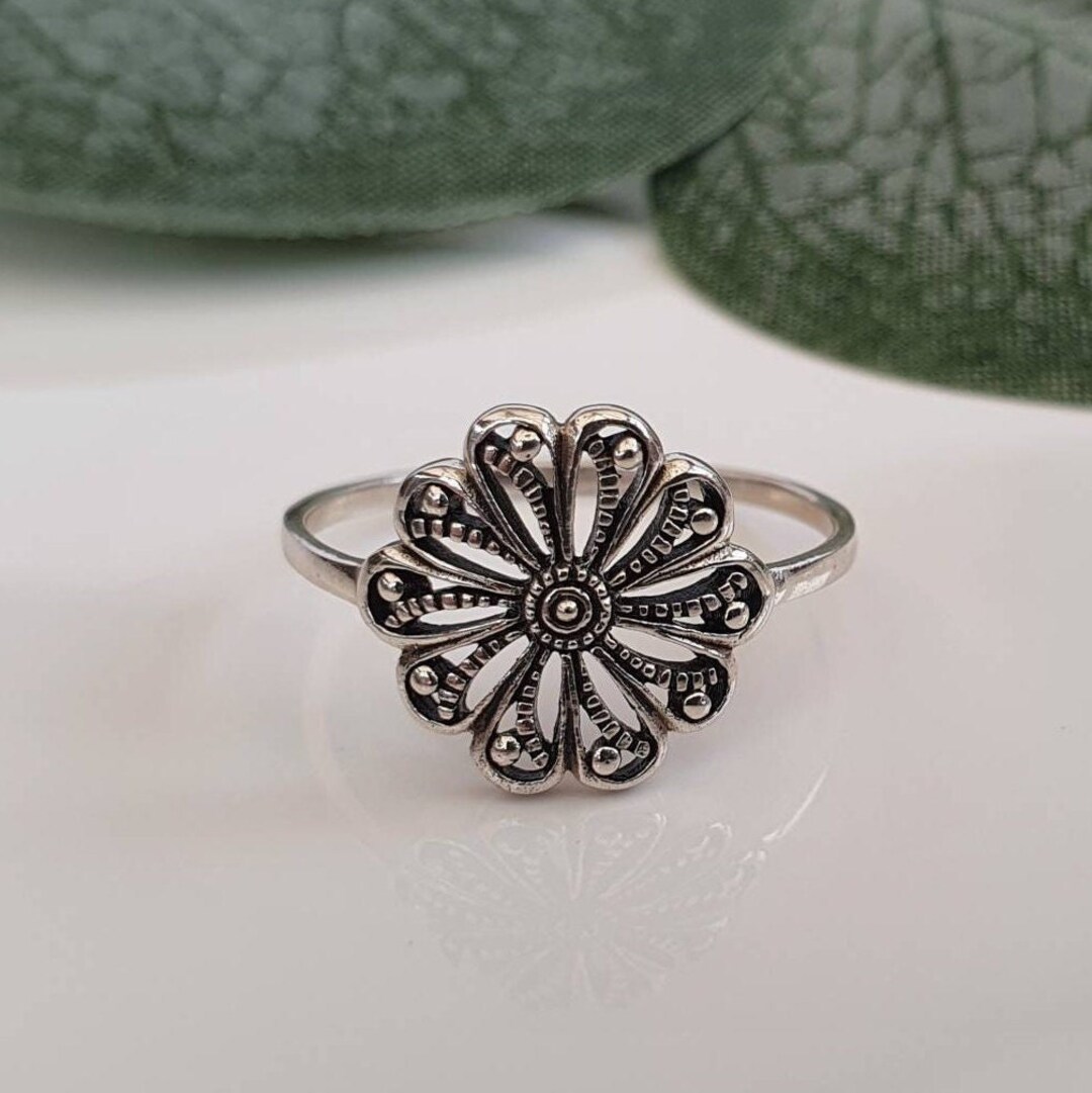 SILVER FLOWER RING WITH 925 HALLMARK