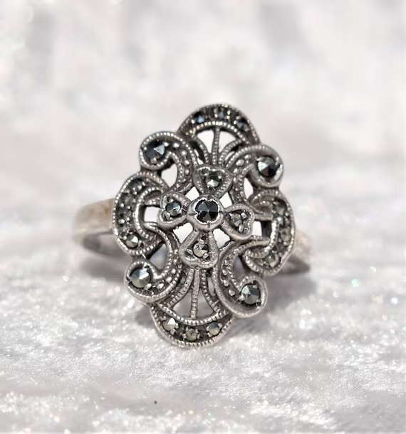 SILVER UNIQUE KALI DESIGN RING WITH 925 HALLMARK